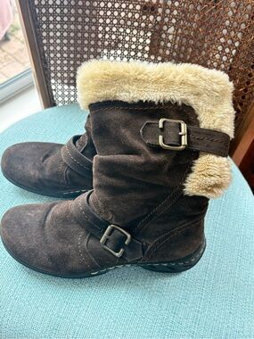 Earth Spirit Suede Boots 
Faux Fur
Sz 8 
Like New